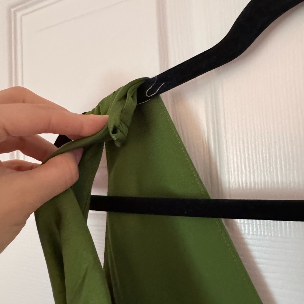 Meshki Emerald Green Backless Cowl-Back Satin Gown - Picture 5 of 7